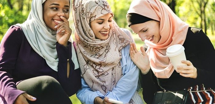 Jika Kamu Pilih Hijab Harus Sesuai Dengan Warna Kulit, Ini Tipsnya