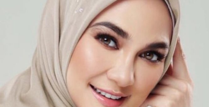 Foto Foto Luna Maya Mengenakan Hijab Anggun Sekali