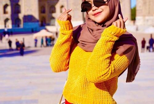 Model Gaya Hijab Warna Kuning Membuat Seharian Kamu Penuh Warna