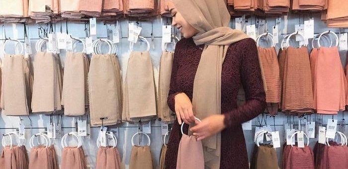Inilah Aneka Warna Hijab yang membuat Wajah Hijaber Jadi Cerah