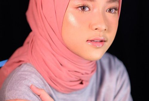 Cantiknya Nissa Sabyan Melihatnya Adem Dengan Makeup Serba Pink