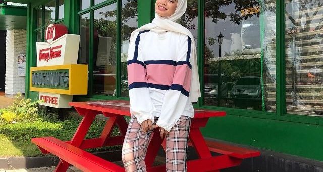 Mix and Match Outfit Sweater Khas Selebgram Adiva Selsa
