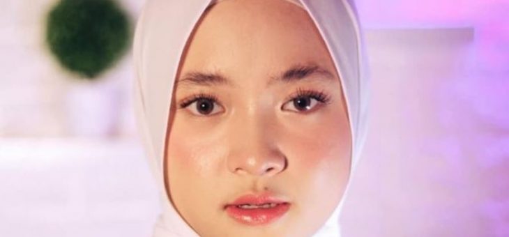 Layered Look yang Unik Khas Hijaber Si Cantik Nissa Sabyan