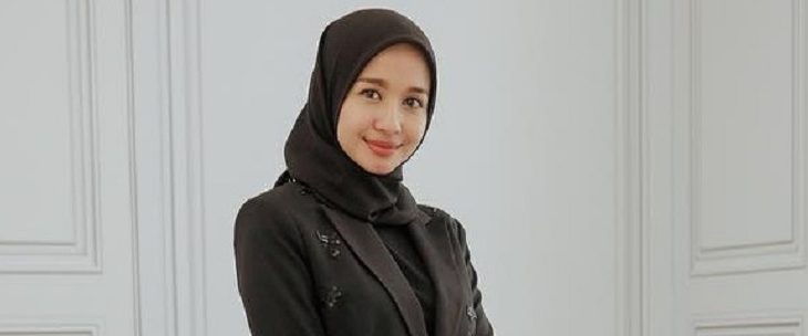 Hijab Hitam ala Laudya Cynthia Bella, Anggun Sekali!