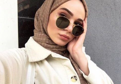 Tips Memakai Hijab dengan Kacamata Supaya Tetap Anggun dan Nyaman