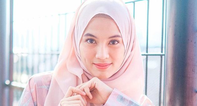 Gaya Hijab Alyssa Soebandono Untuk ke Pesta Warna Pastel
