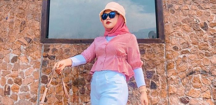 Rekomendasi Outfit Hijab dengan Peplum Top, Terlihat Langsing dan Stunning