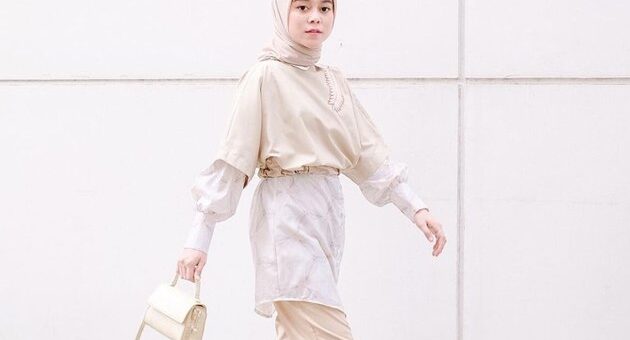 Busana Hijab OOTD Earth Tone Ala Lesty Kejora, Simpel dan Keren!