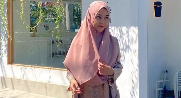 Inspirasi Busana Hijab yang Syar’i Sederhana dan Modis