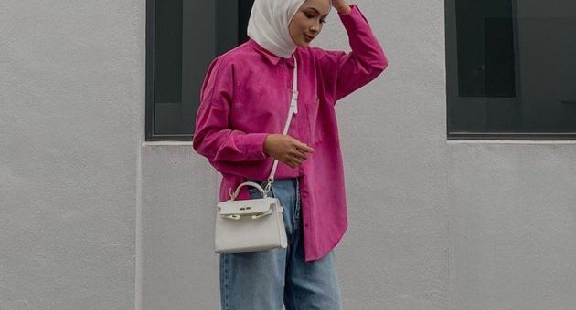 Cara Mix and Match Kemeja Fucshia Supaya tidak Terlalu Berlebihan