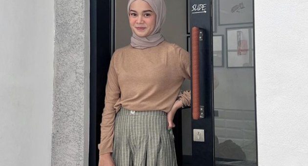 OOTD Hijab Tampil Feminim dengan Warna ‘Earth Tone’