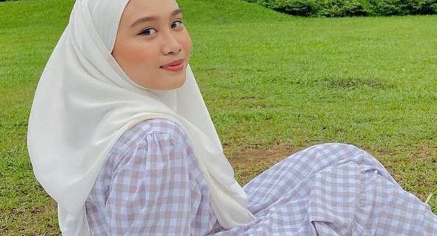 OOTD Hijab Santai untuk Piknik Bareng Kerabat