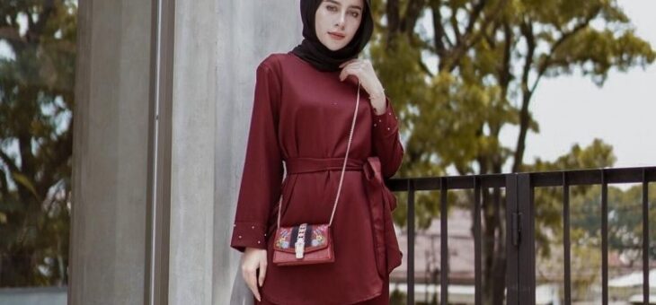 Inspirasi Warna Hijab yang Sesuai untuk Busana Nuansa Merah Maroon