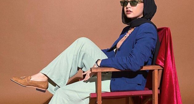 Outfit Hijab Berani Main Warna dan Tabrak Warna